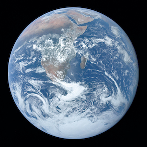 Full disk view of the Earth taken on December 7, 1972, by the crew of the Apollo 17 spacecraft en route to the Moon at a distance of about 29,000 kilometres (18,000 mi). It shows Africa, Antarctica, and the Arabian Peninsula. Public domain.